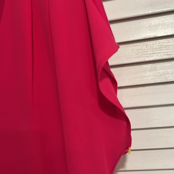 NWOT Pink Fushia V-Neck Short Sleeve Slip on Tunic Blouse, Size Small - Picture 4 of 6